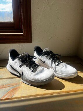 Nike Kobe Mamba Focus TB- Size 9